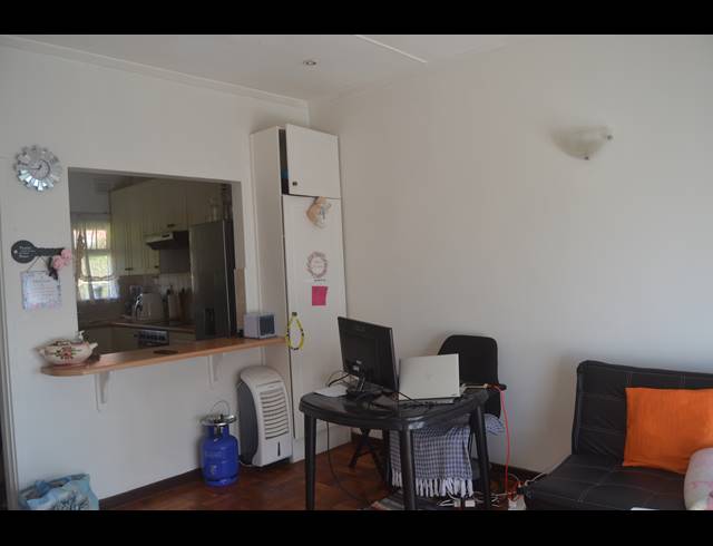 1 BEDROOM FLAT FOR SALE IN SCOTTBURGH CENTRAL